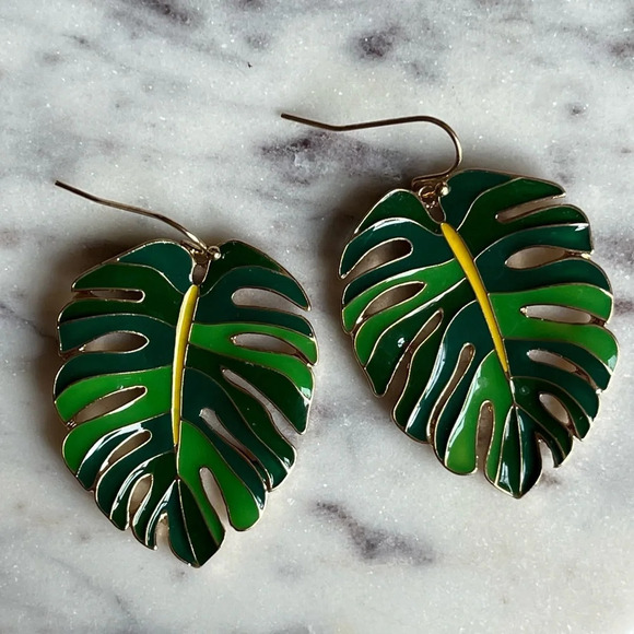 Jewelry - Monstera plant leaf dangle earrings | Gold tone